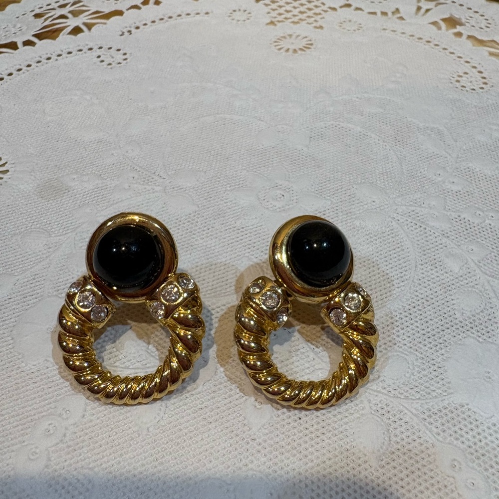 Richlieu Elegant Gold Tone Twist Rope Black Cabochon Diamond Clip Earrings